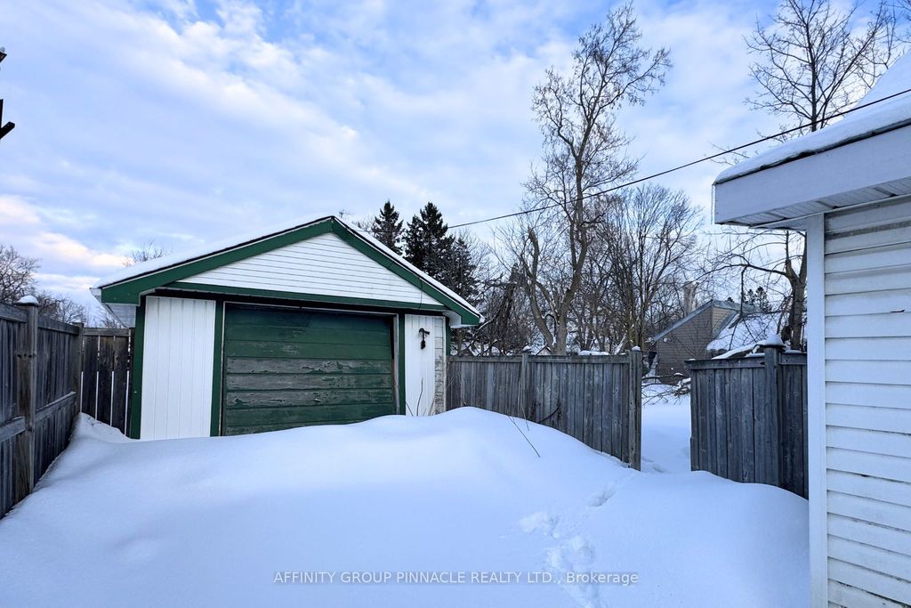 Photo of 118 Lindsay Street S, Kawartha Lakes, ON K9V 2M7 (MLS # X12824888)