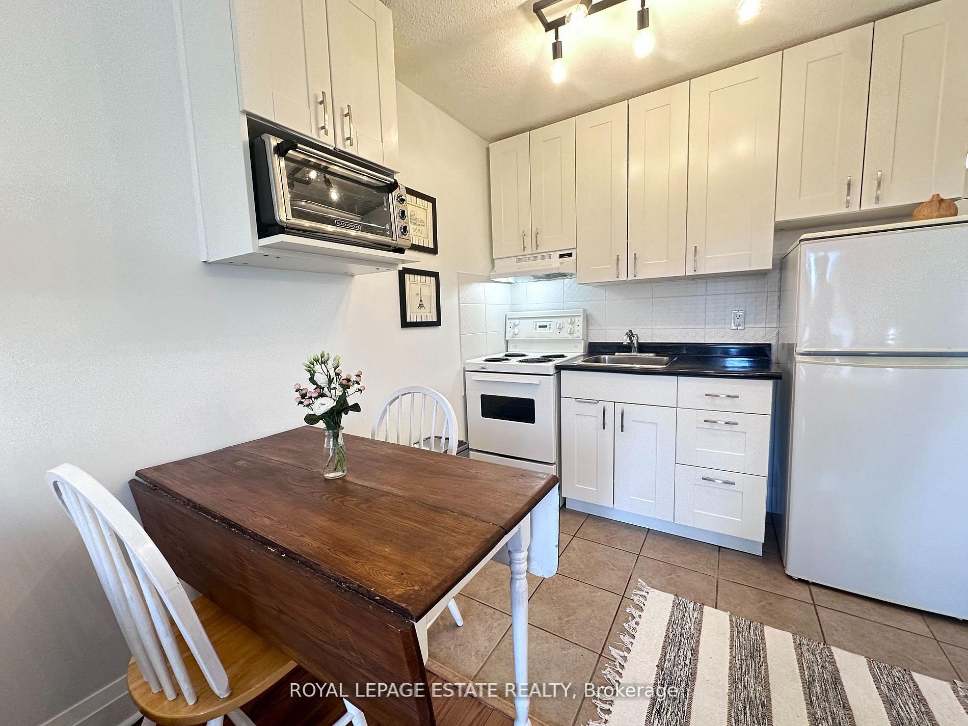 123 Woodbine Avenue 309