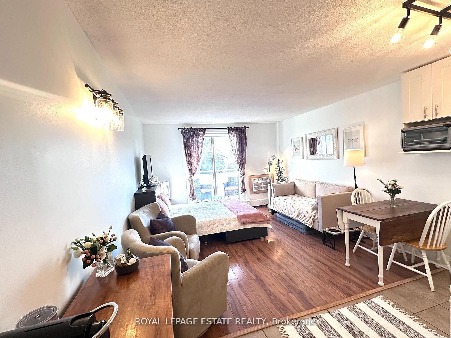 123 Woodbine Avenue 309