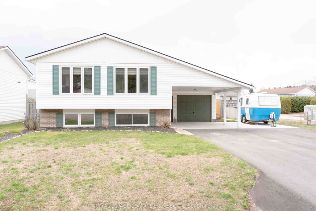 Photo of 9 Dutch Drive, Petawawa, ON K8H 3M2 (MLS # X13111178)