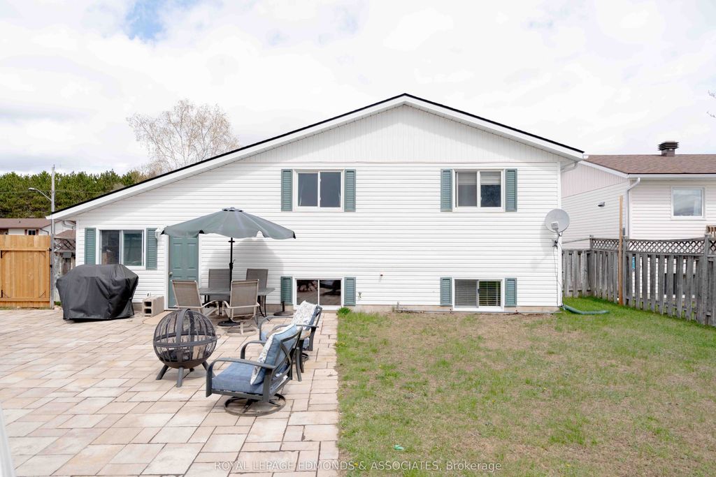Photo of 9 Dutch Drive, Petawawa, ON K8H 3M2 (MLS # X13111178)