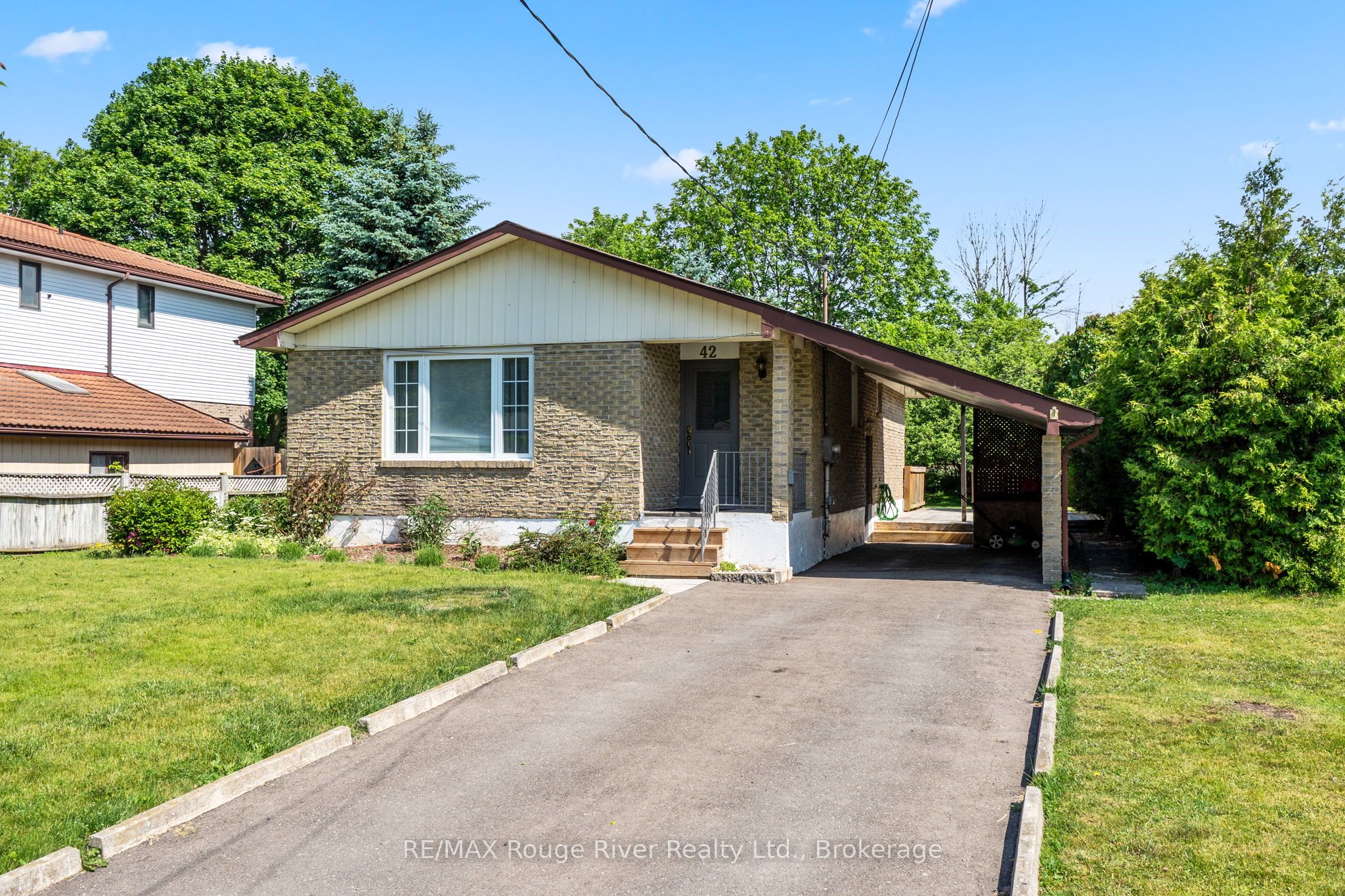 Photo 1 of 42 — 42 Meredith Crescent, Cobourg, ON K9A 4M9
