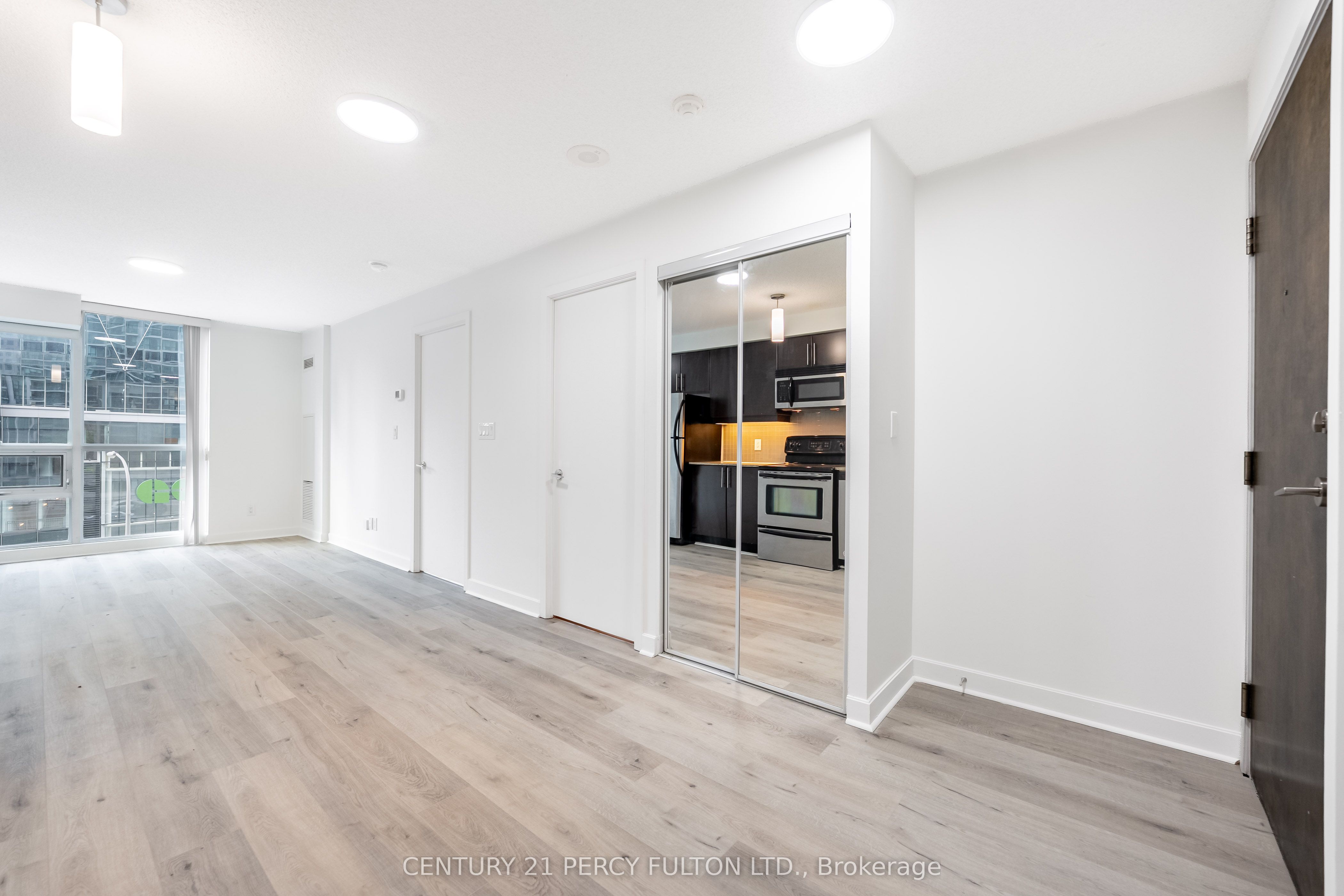 18 harbour Street 703