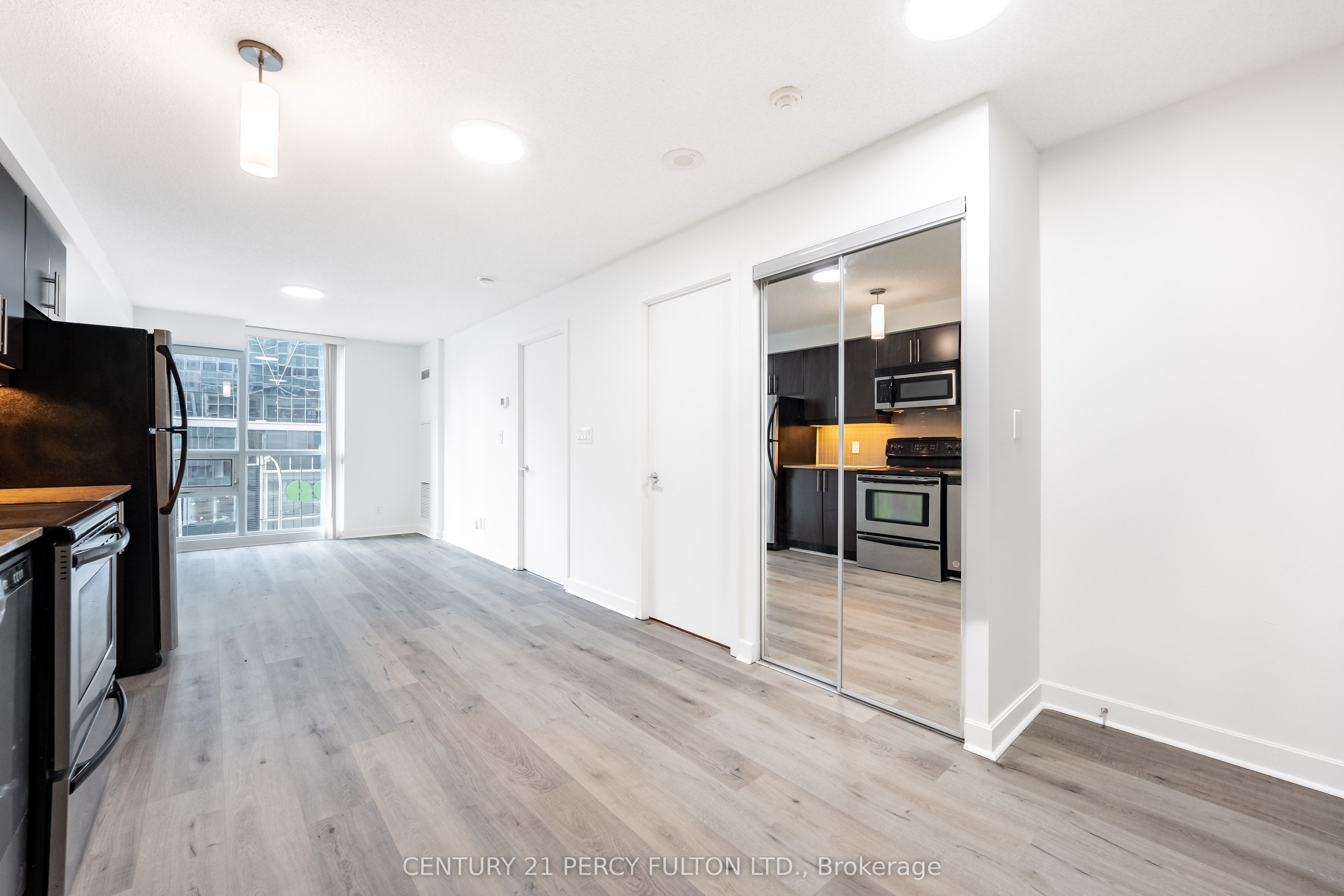 18 harbour Street 703