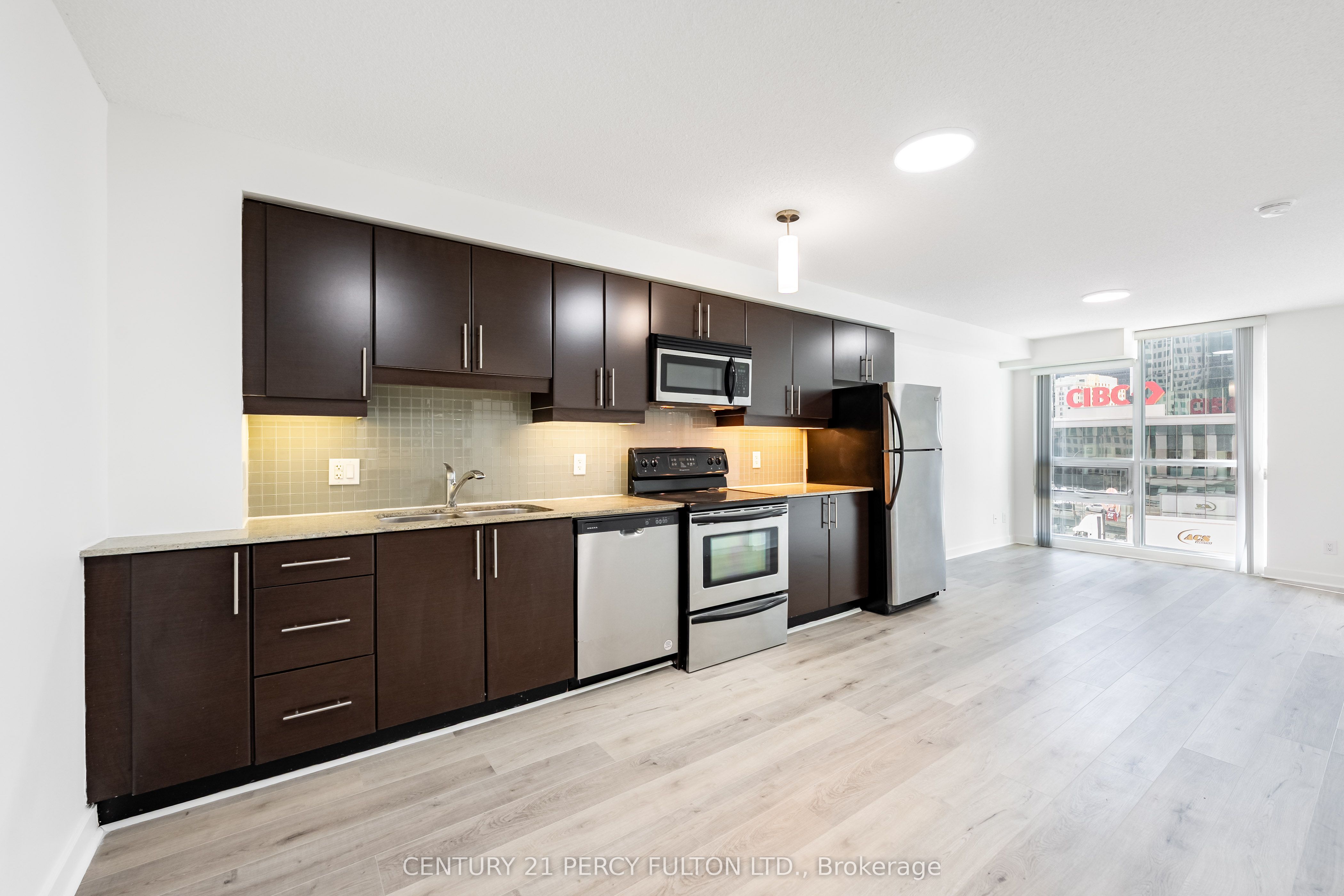 18 harbour Street 703