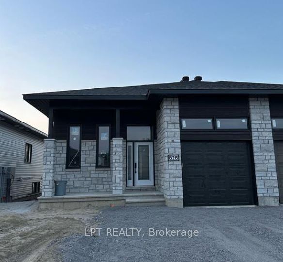 Photo 1 of 14 — 826 Namur Street, Russell, ON K0A 2M0