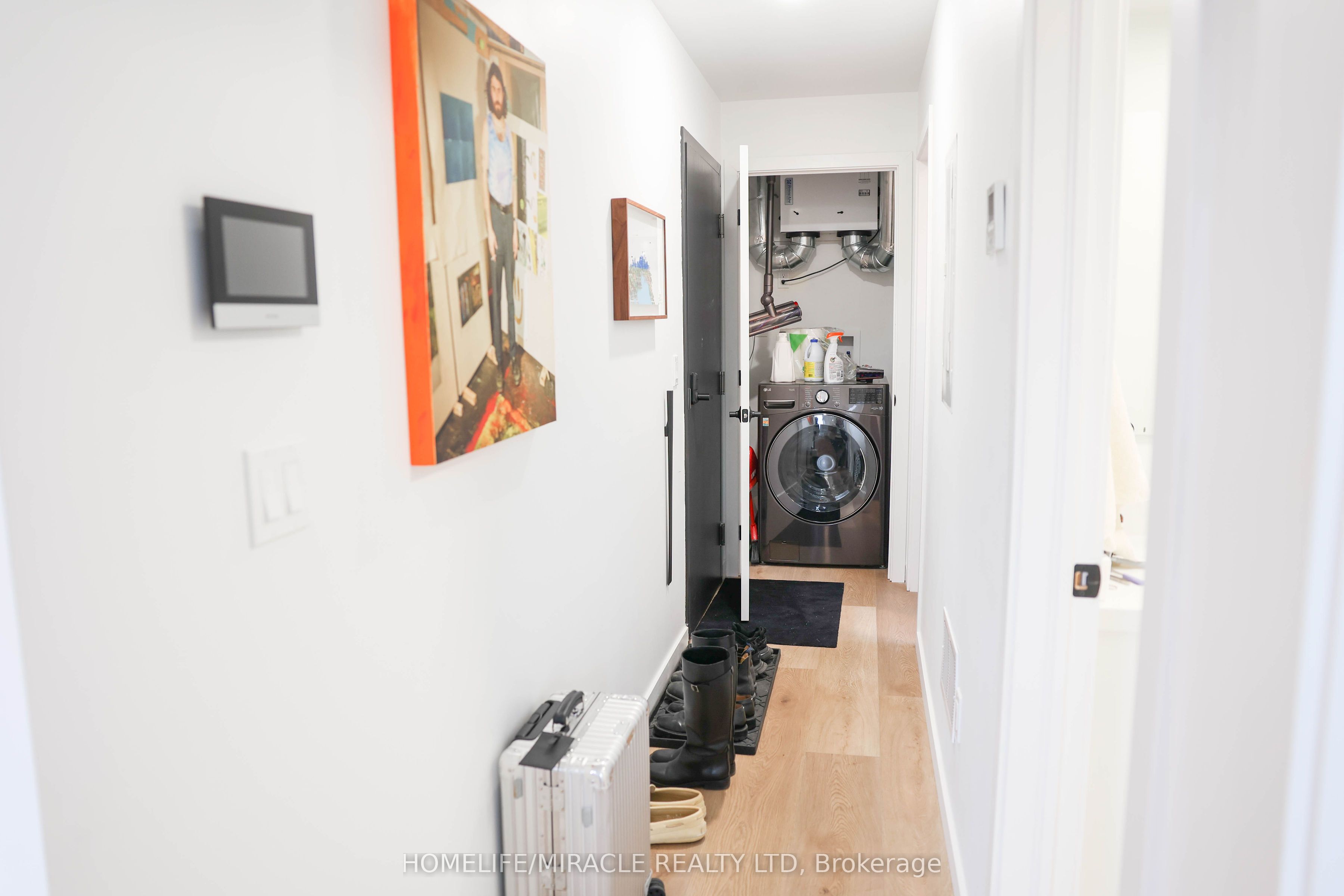 1103 Dufferin Street 8