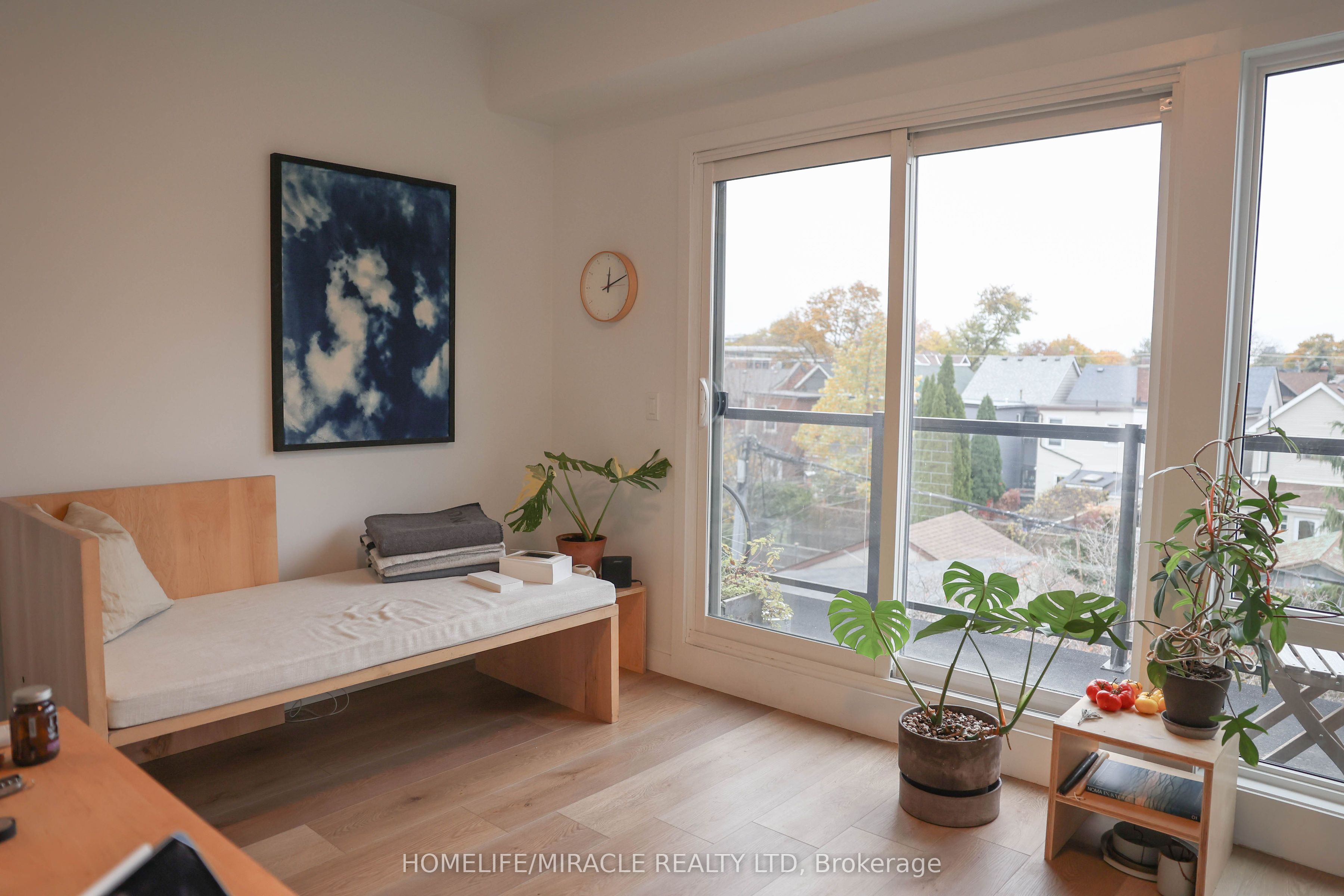 1103 Dufferin Street 8