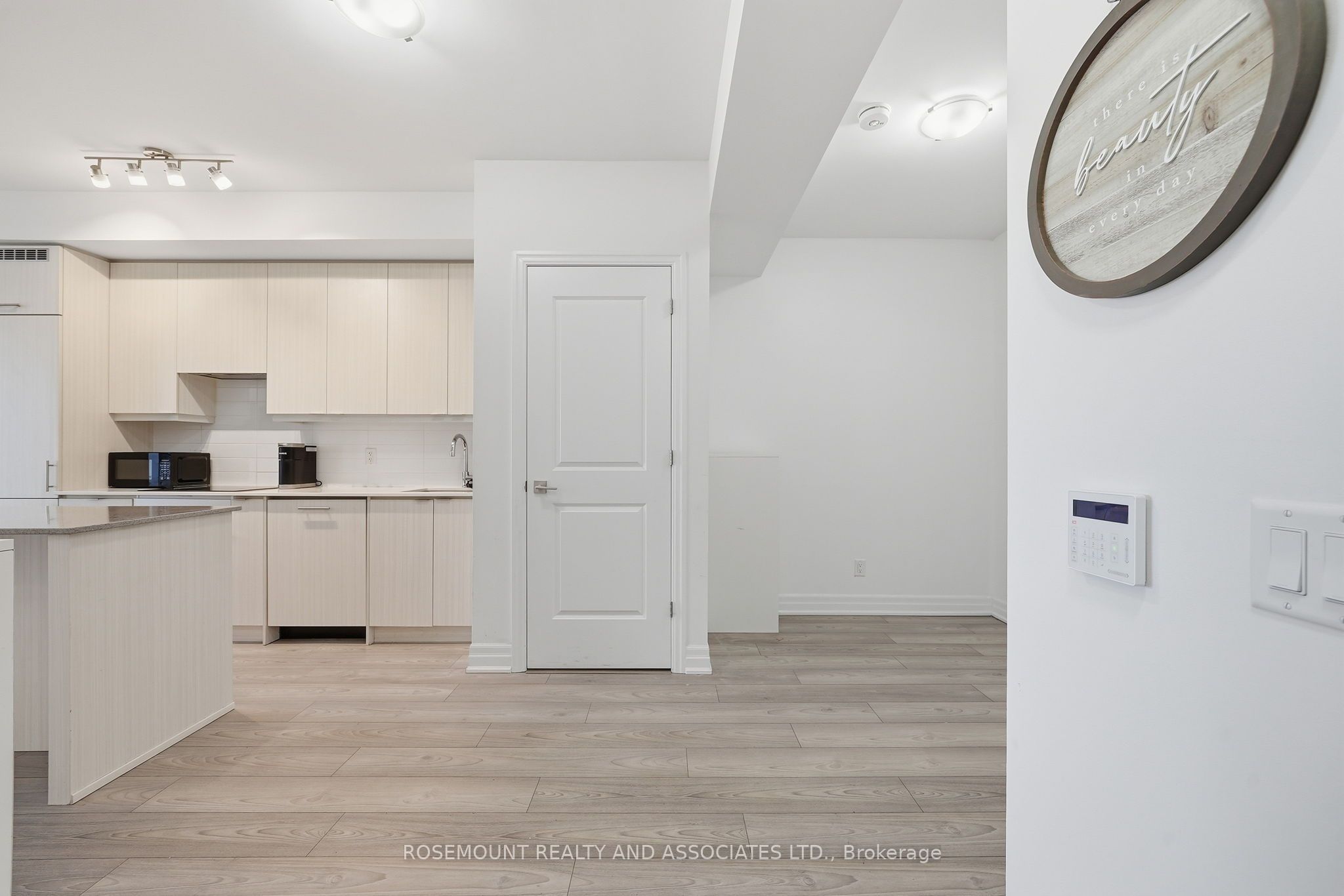 36 ELM Drive W 2105