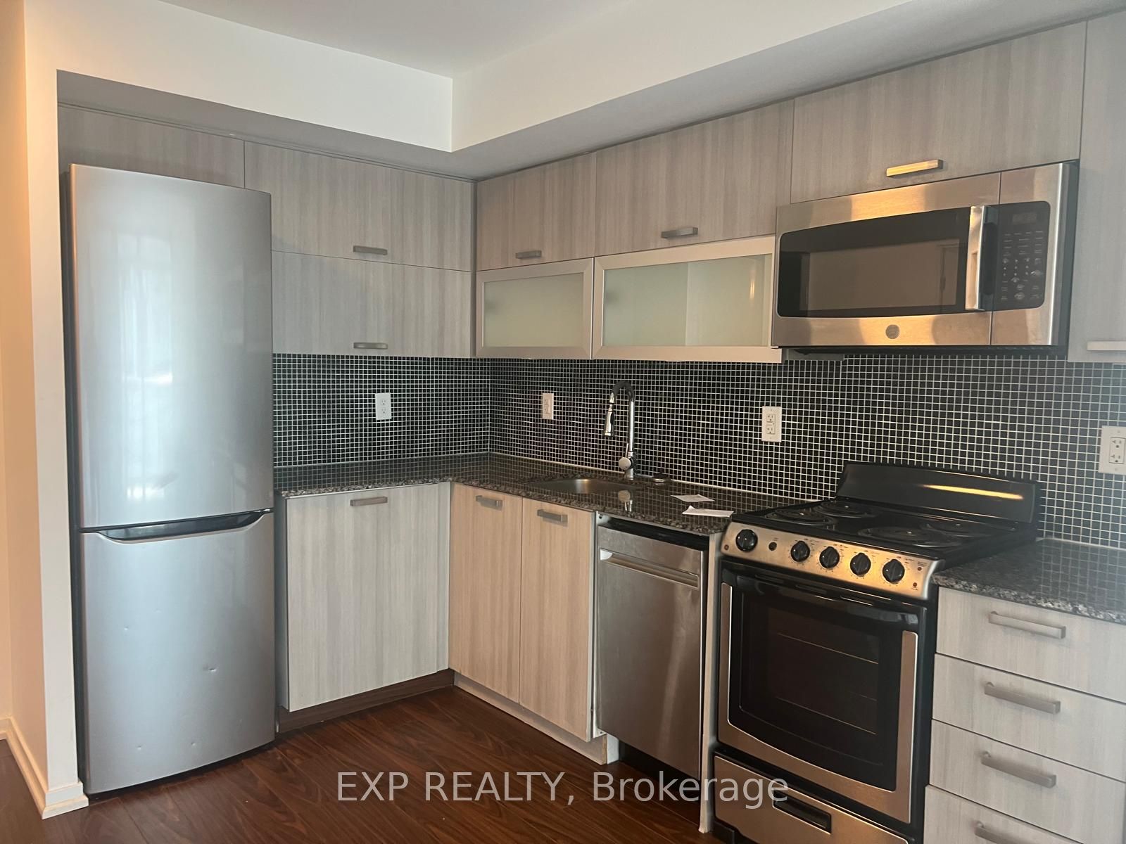 36 Lisgar Street 1212