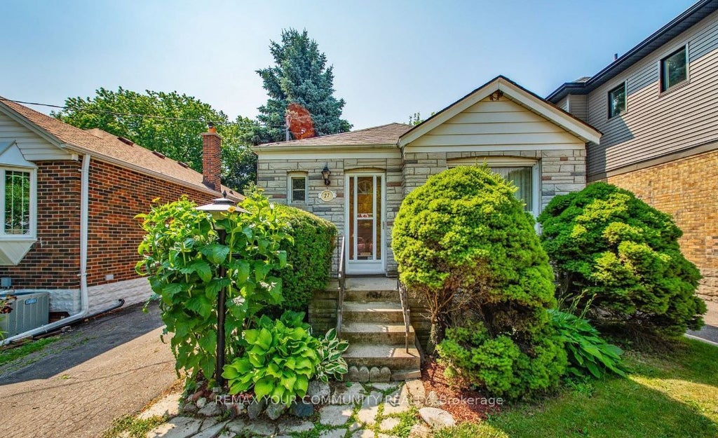 Photo of 27 Struthers Street, Toronto, ON M8V 1Y2 (MLS # W14103964)
