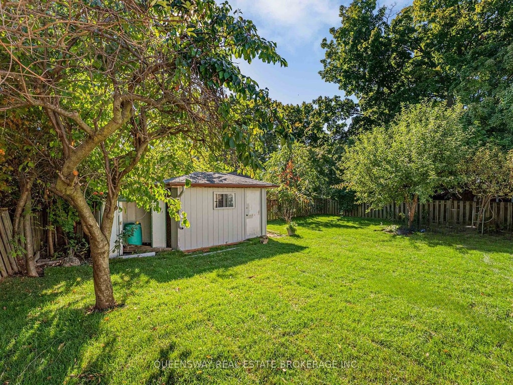 Photo of 1128 Pinegrove Road, Oakville, ON L6L 2W6 (MLS # W13674102)