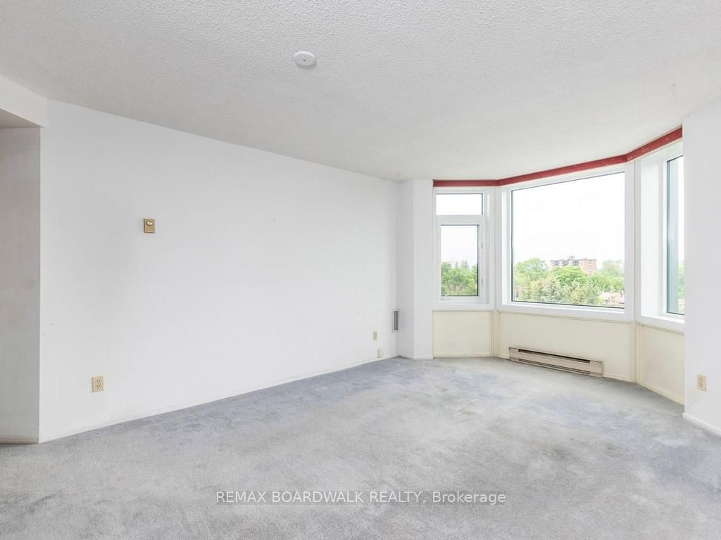 Photo of 1025 Grenon Avenue #715, Britannia Heights - Queensway Terrace N and Area, ON K2B 8S5 (MLS # X13422338)