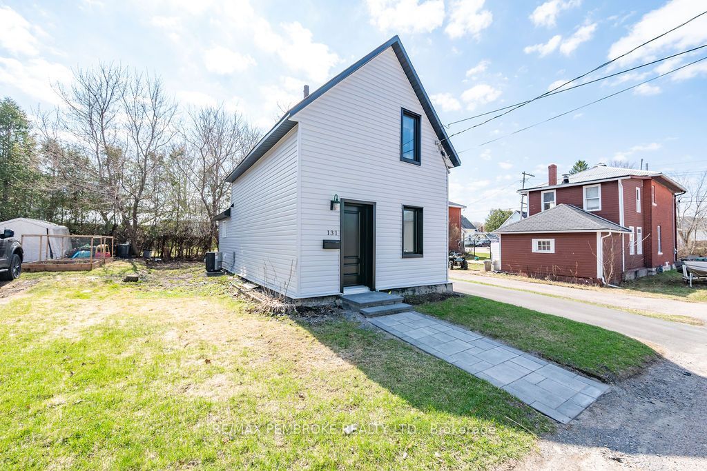 Photo of 131 Patrick Avenue, Renfrew, ON K7V 3H3 (MLS # X13045402)