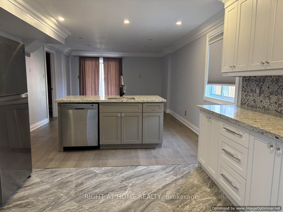 571 Roselaire Trail Lower