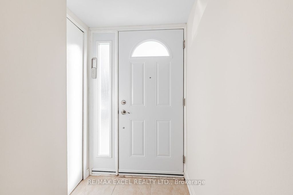 Photo of 120 Beverly Glen Boulevard #61, Toronto, ON M1W 1W6 (MLS # E12474061)