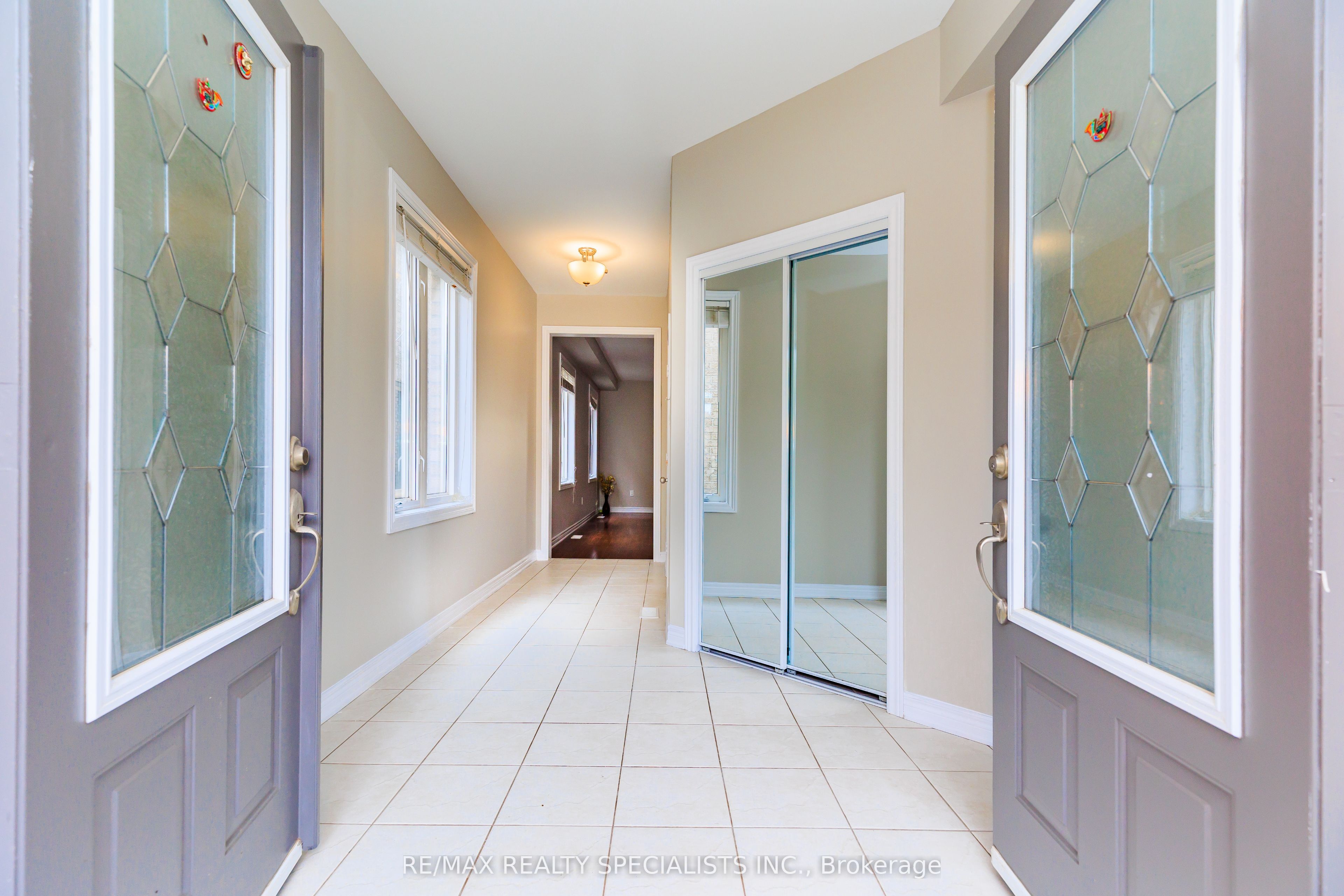 1256 Jezero Crescent