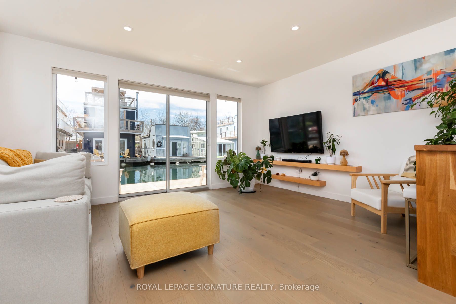 7 Brimley Road S E65