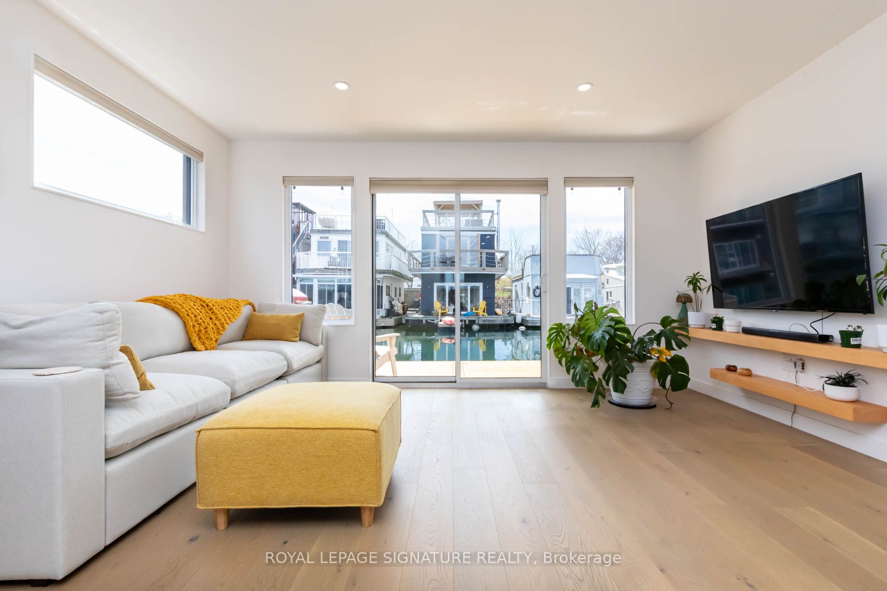 7 Brimley Road S E65