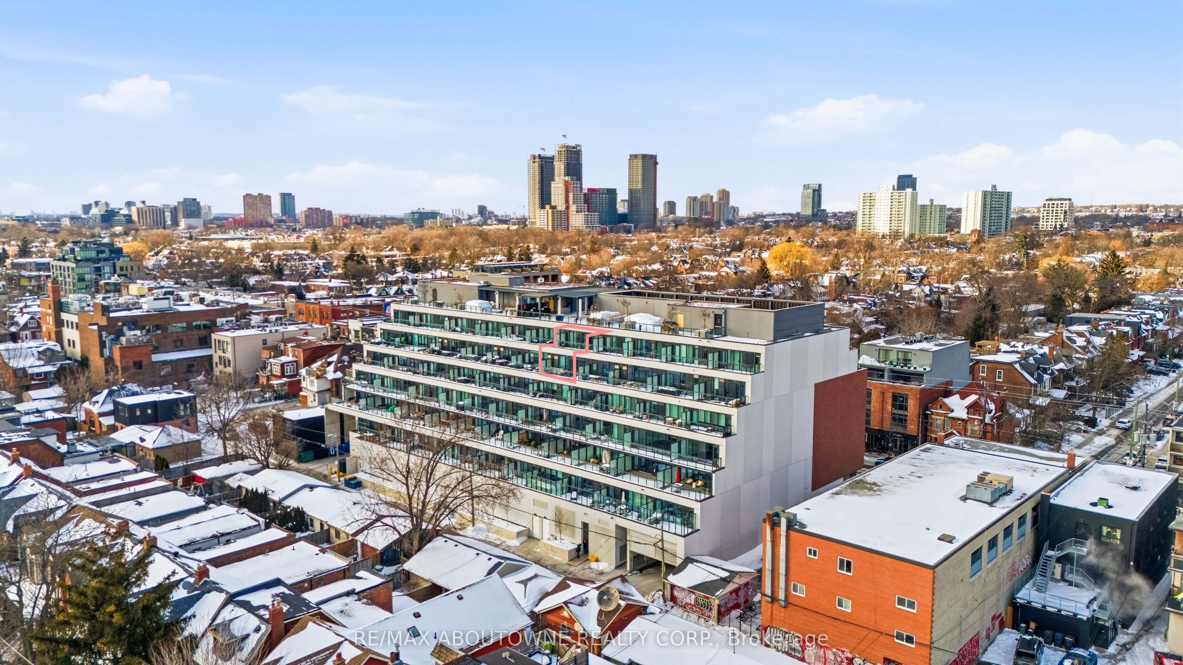 899 College Street PH619