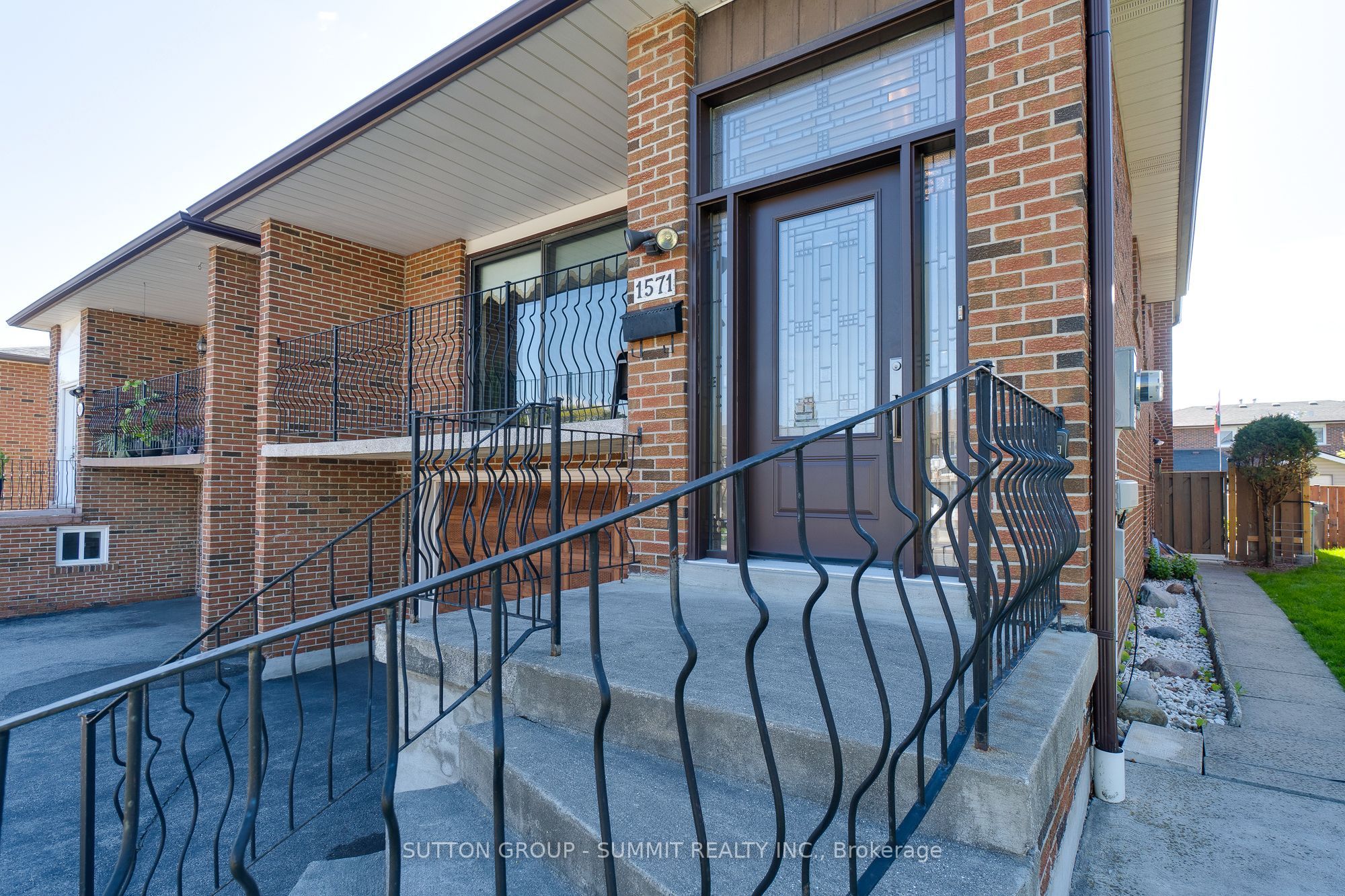 1571 CORKSTONE Glade