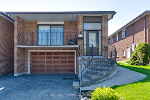 1571 CORKSTONE Glade Mississauga ON L4W 2E8