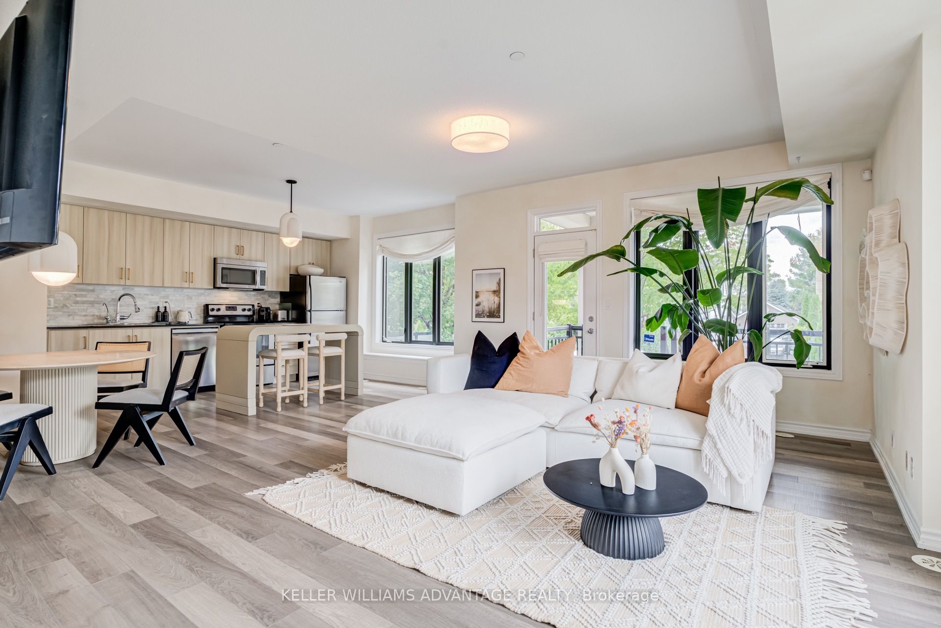10 Carnation Avenue 4