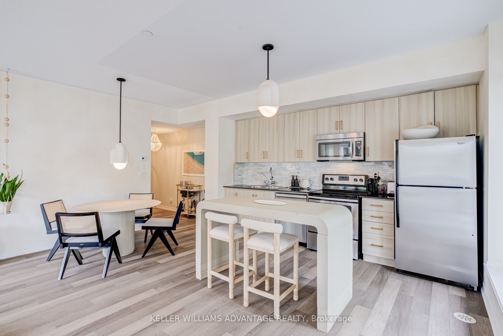 10 Carnation Avenue 4