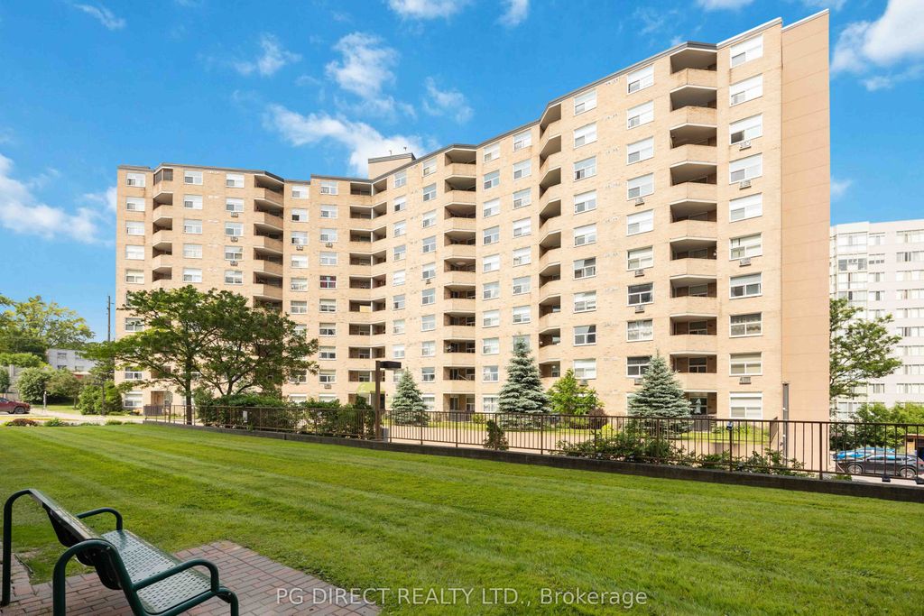 Photo of 260 Davis Drive #407, Newmarket, ON L3Y 7C3 (MLS # N13108148)