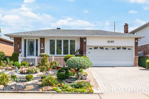 3187 Ibbetson Crescent Mississauga ON L5C 1Z1