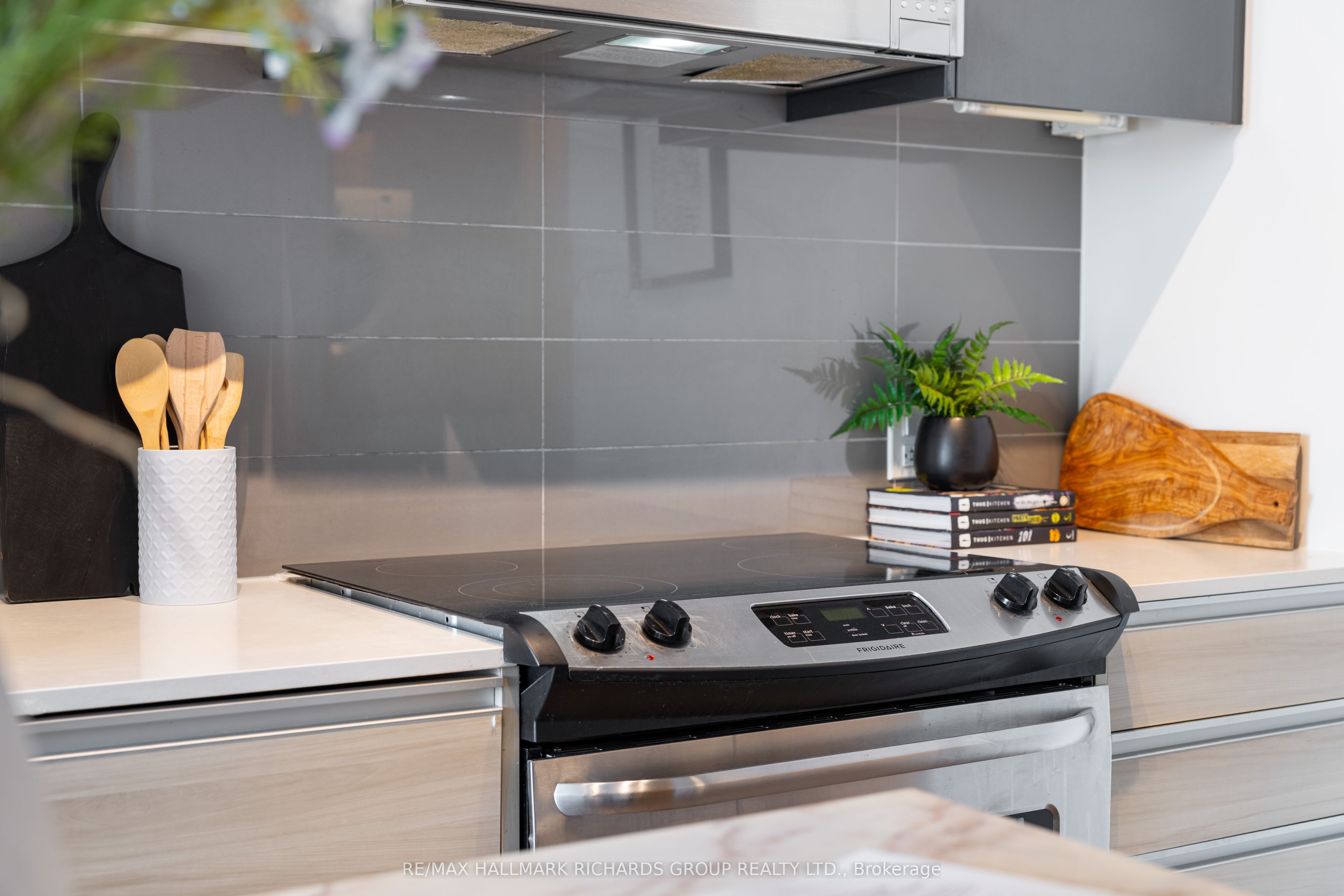 1190 Dundas Street E 419