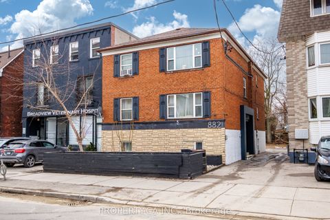 882 Broadview Avenue Toronto ON M4K 2R1