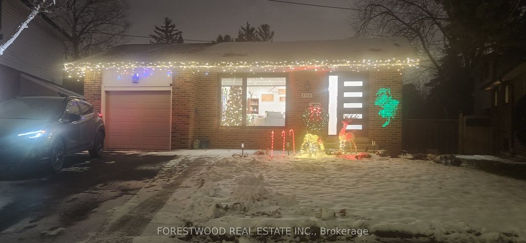 Photo of 2185 Wyton Court, Mississauga, ON L4Y 1X3 (MLS # W12650004)