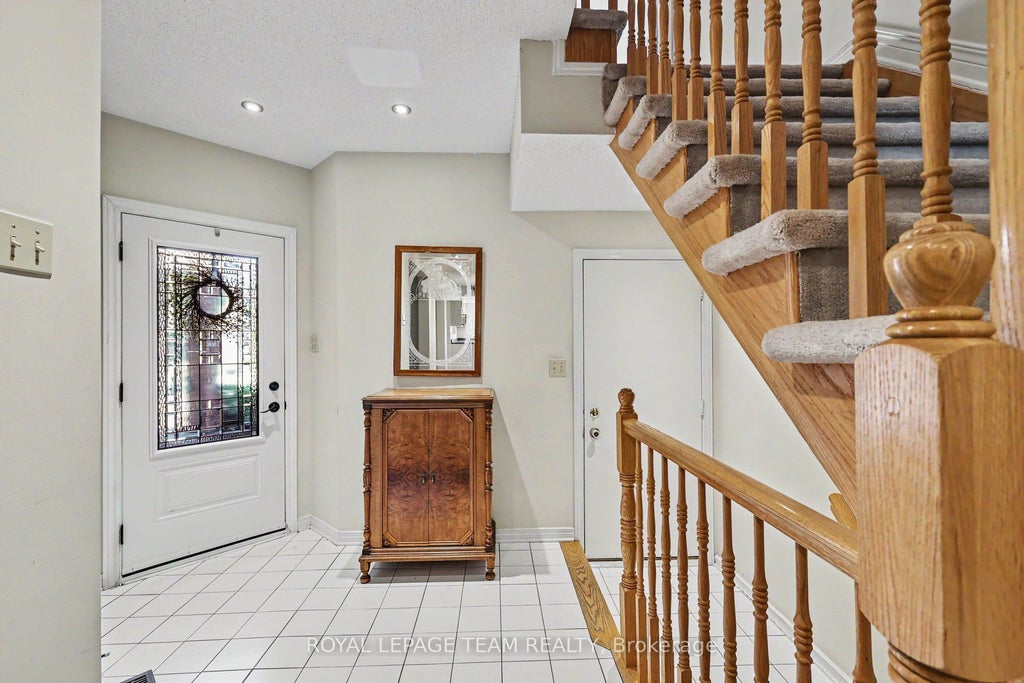 Photo of 86 Winnegreen Court, Hunt Club - South Keys and Area, ON K1G 5S4 (MLS # X13507536)