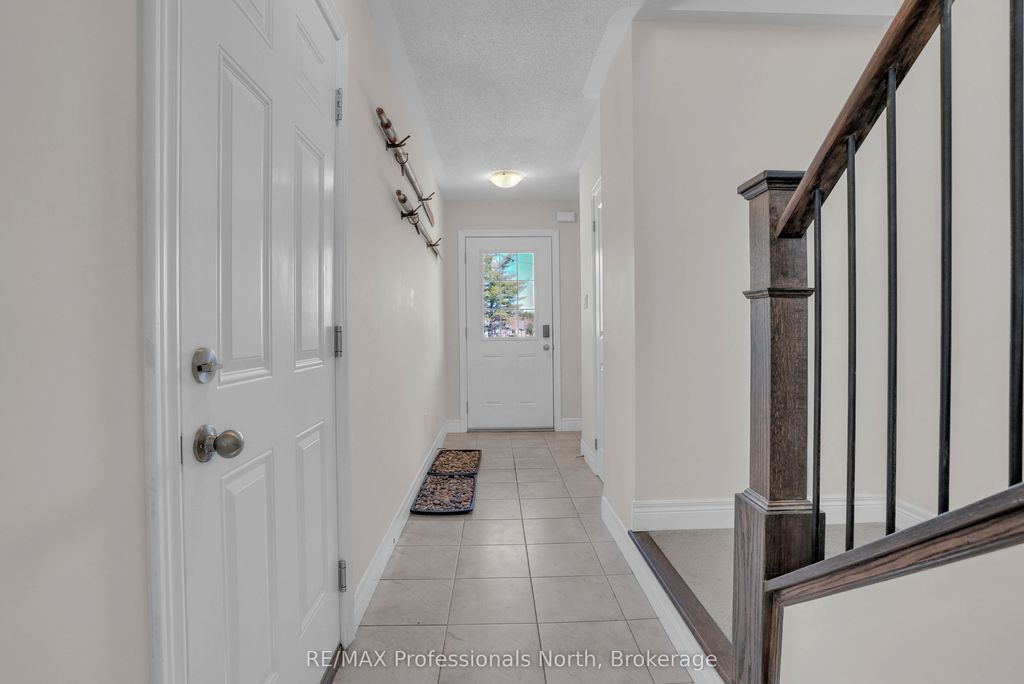 Photo of 33 Whitehorn Park Road W, Bracebridge, ON P1L 1W9 (MLS # X13023360)