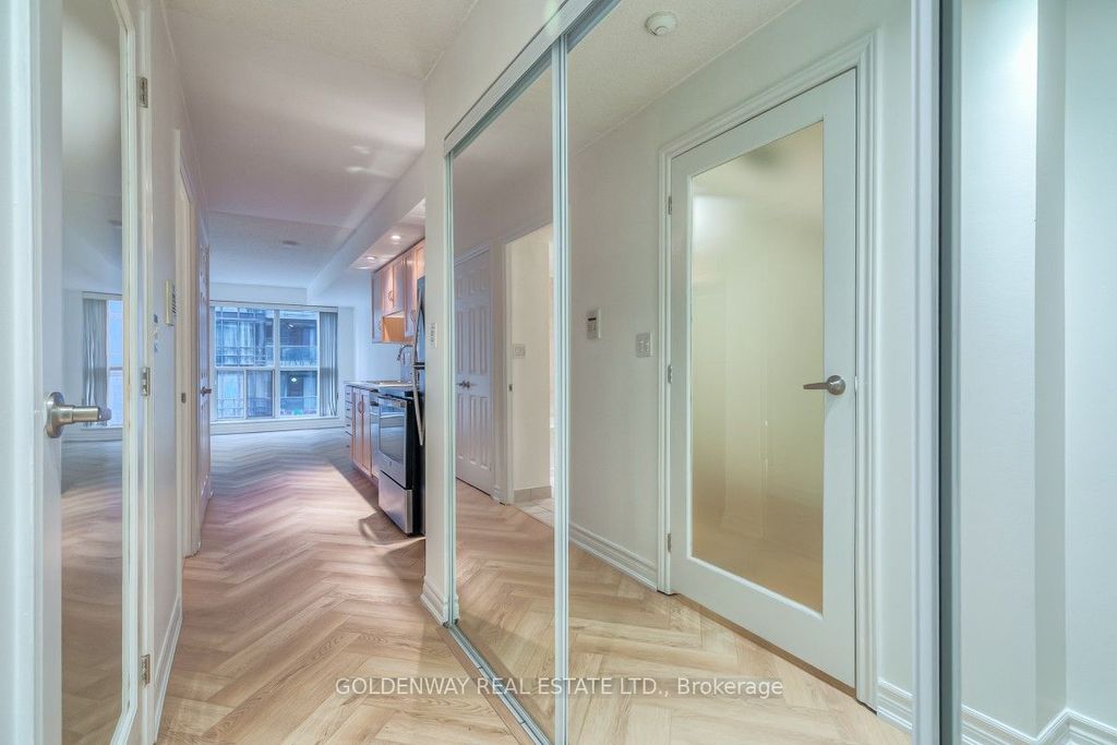 Photo of 270 Wellington Street W #708, Toronto, ON M5V 3P5 (MLS # C12965442)