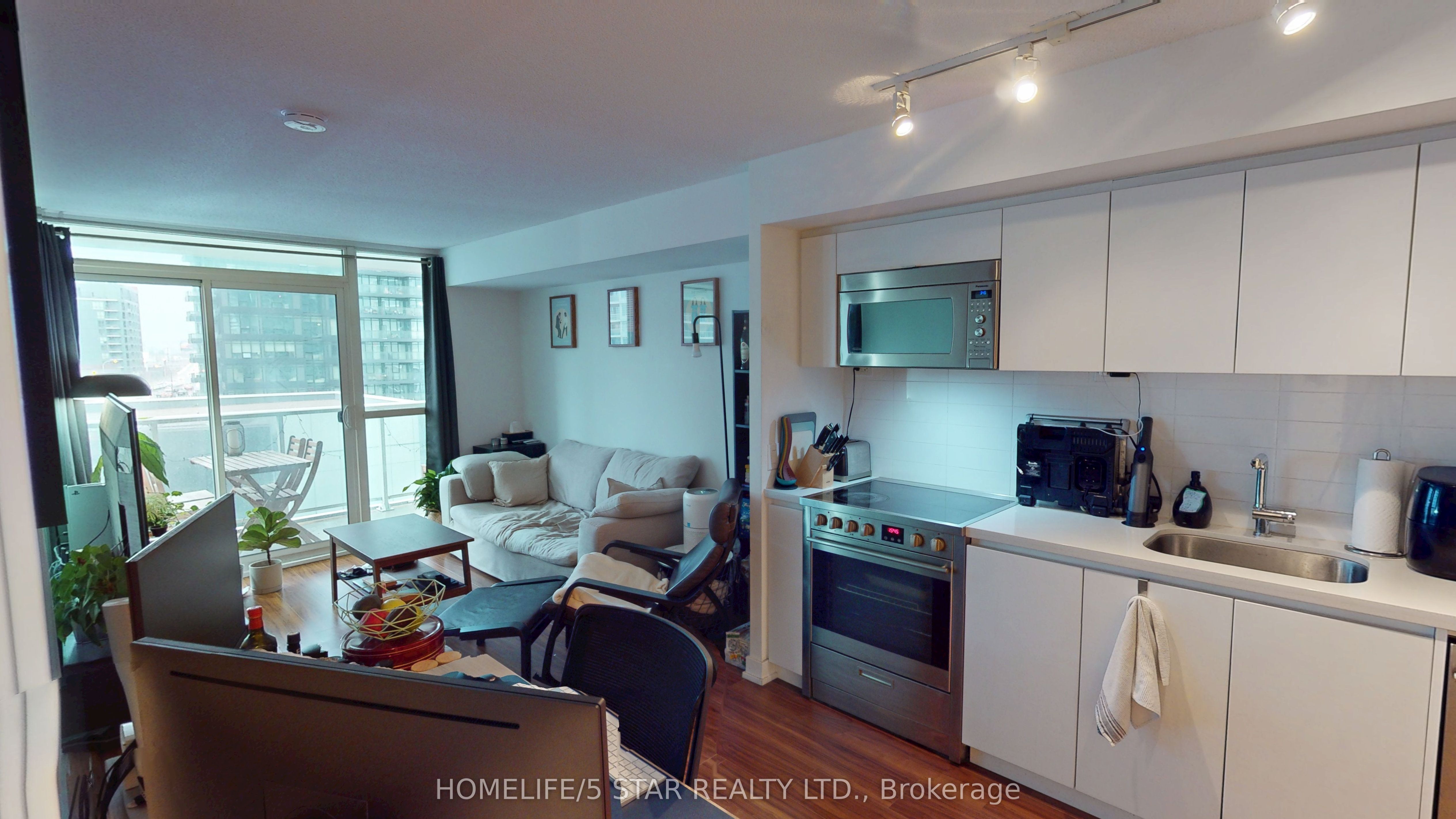 75 QUEENS WHARF Road 911