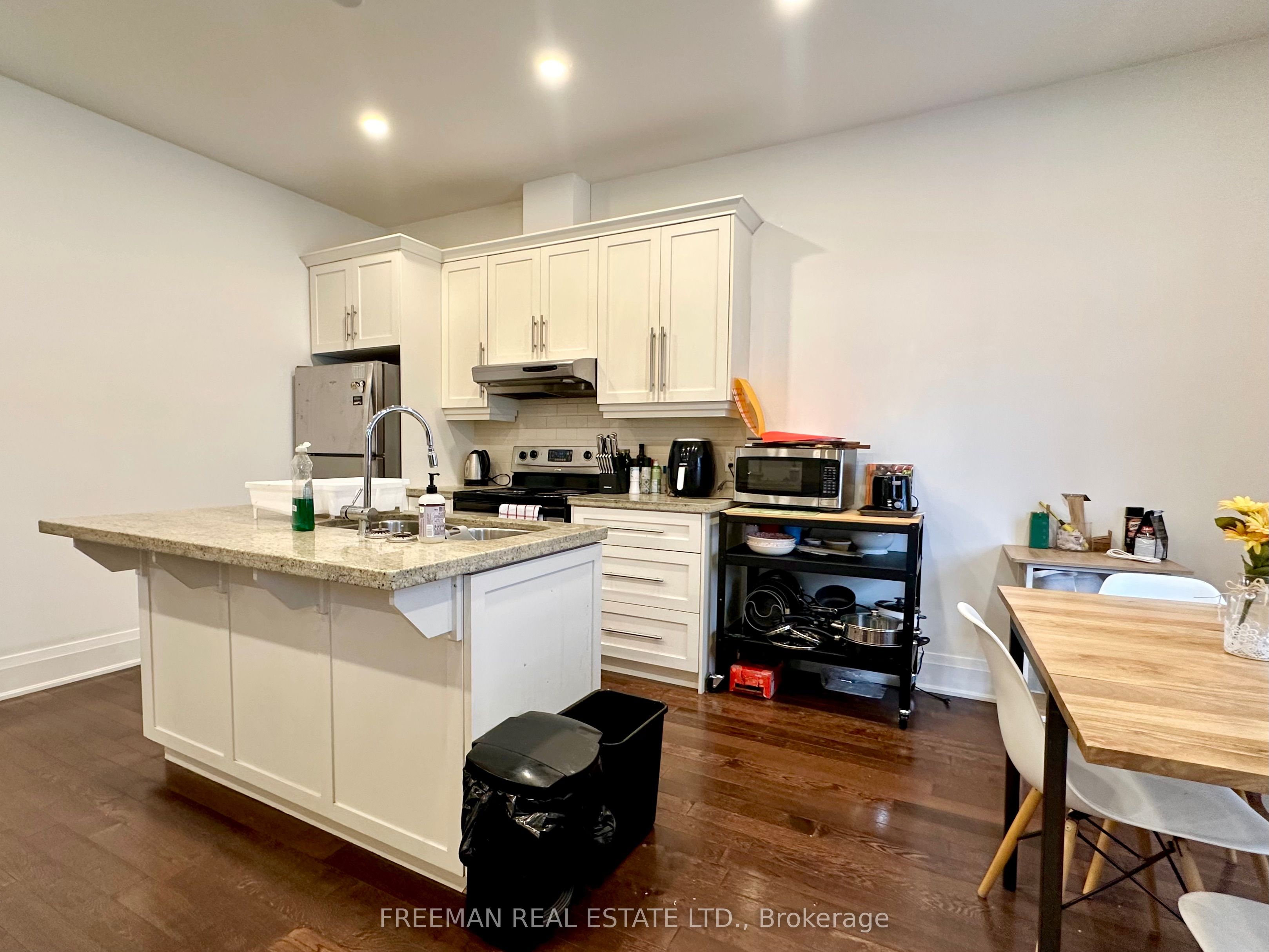 543 Palmerston Boulevard 2