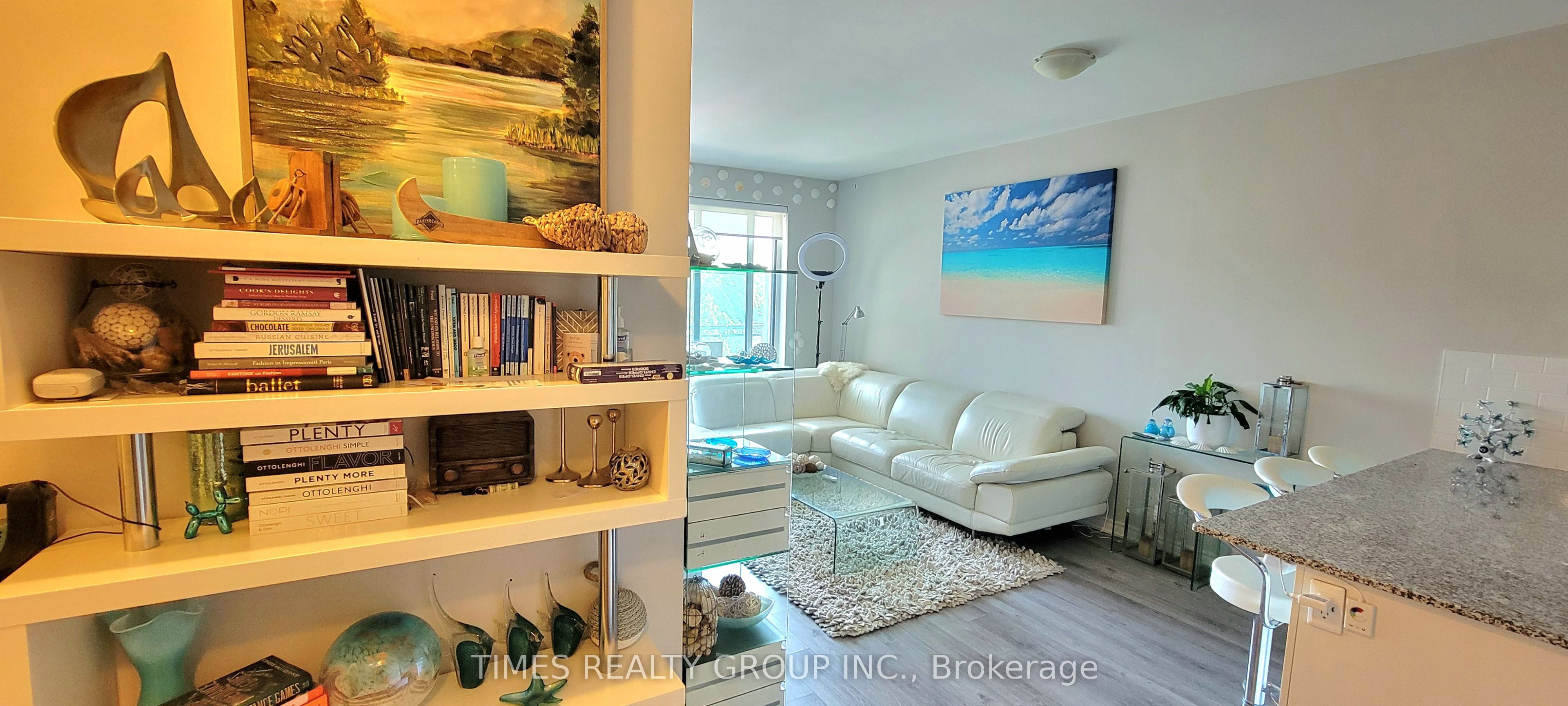 11611 Yonge Street 301