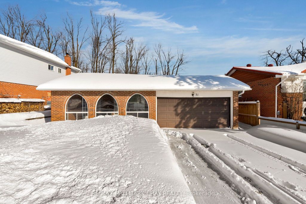 Photo of 31 Springdale Drive, Barrie, ON L4M 5A8 (MLS # S12721684)
