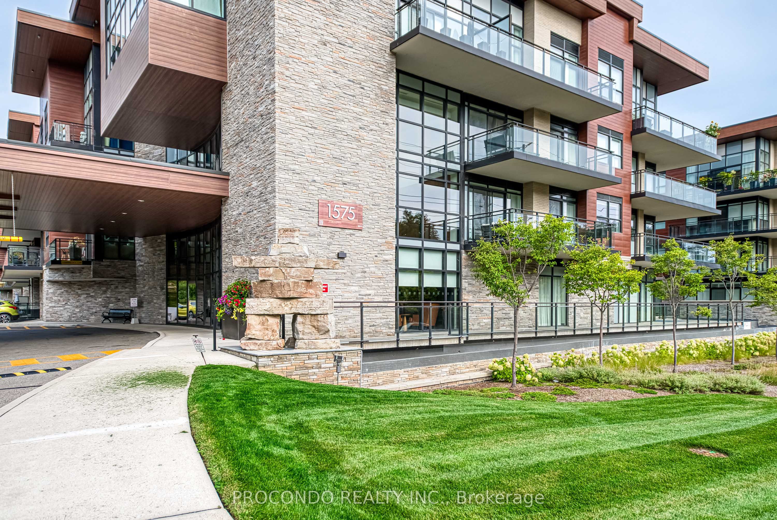 1575 Lakeshore Road W 350