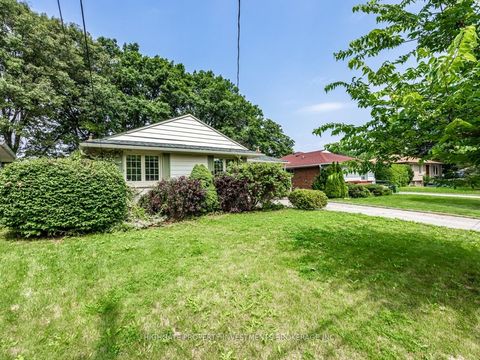 82 Ravenscrest Drive Toronto ON M9B 5N3
