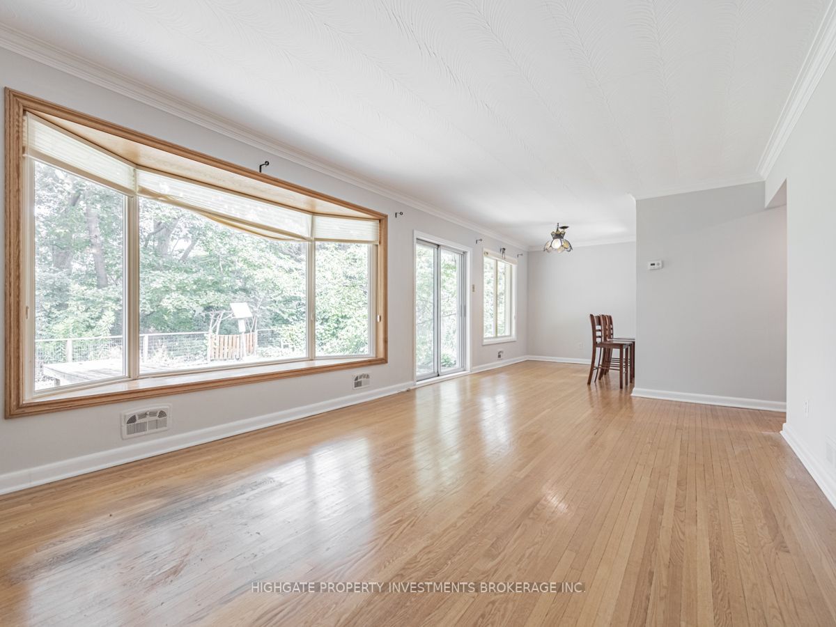 82 Ravenscrest Drive