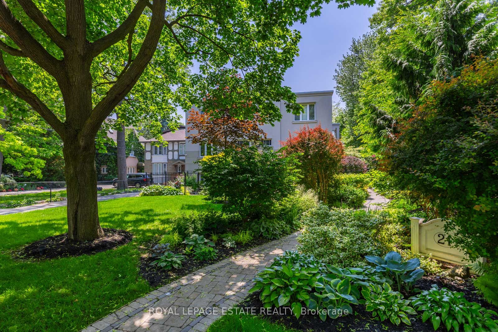 21 Benlamond Avenue 4