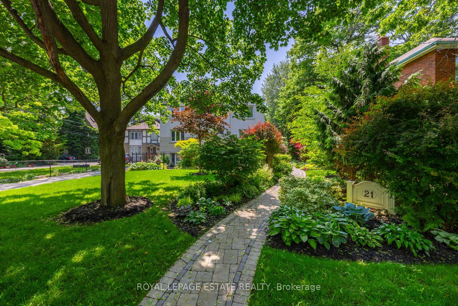 21 Benlamond Avenue 4