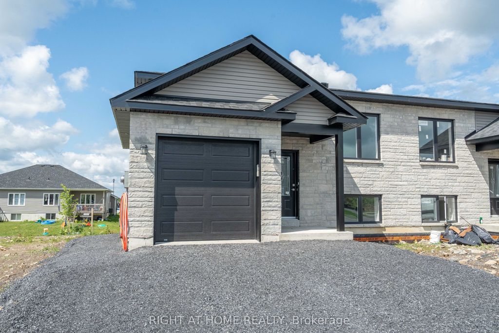 Photo of 157/157A Woodland Drive, Cornwall, ON K6H 0J9 (MLS # X13055740)