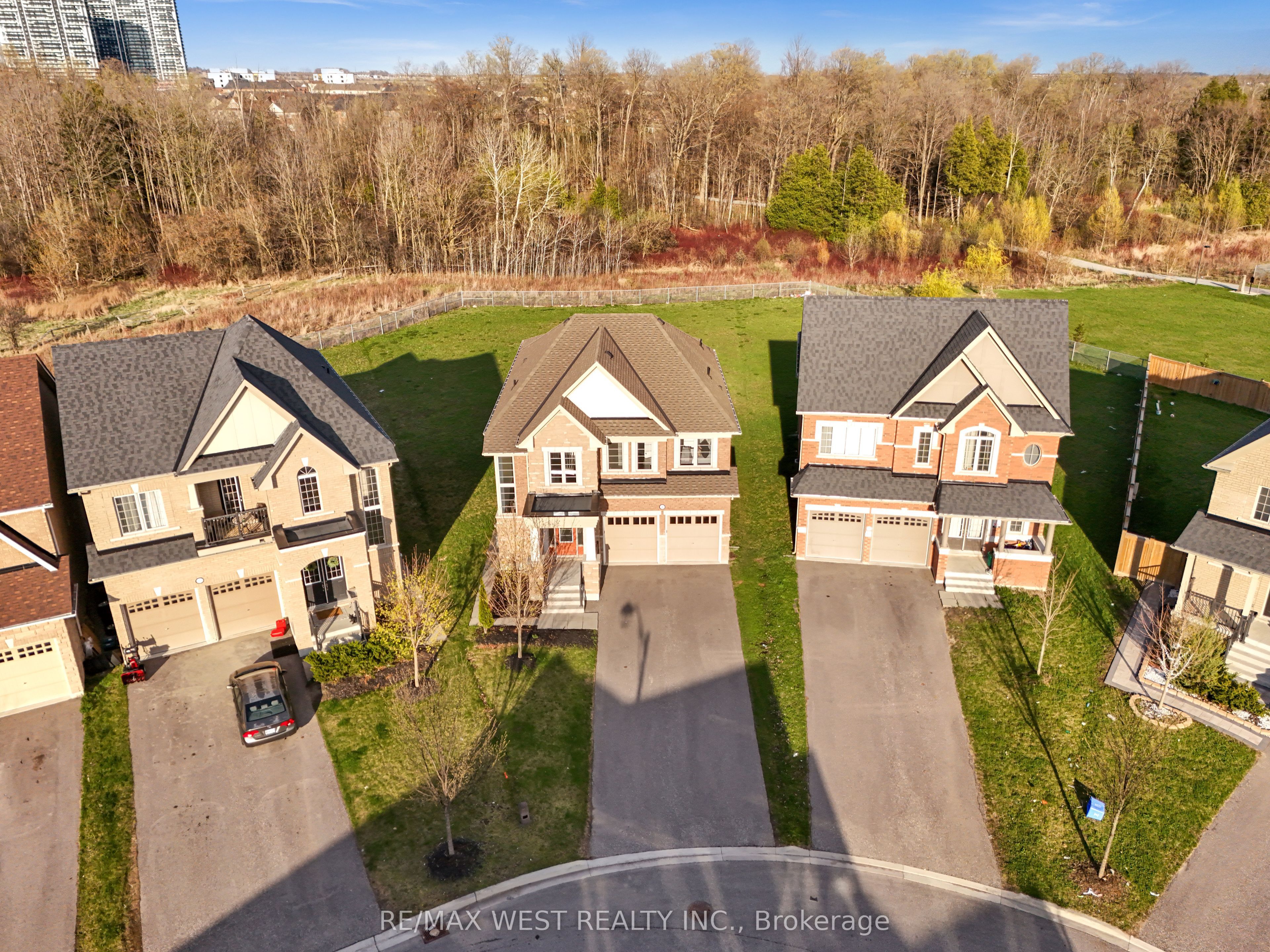 2485 Bandsman Crescent