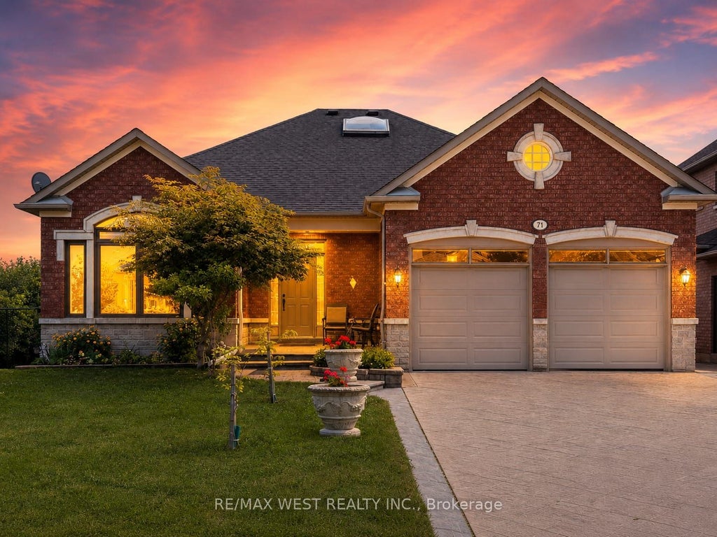 Photo of 71 Gidleigh Park Crescent, Vaughan, ON L4H 1J3 (MLS # N13575154)