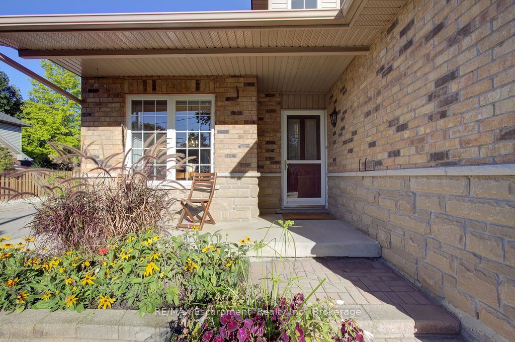 1175 Bellview Crescent