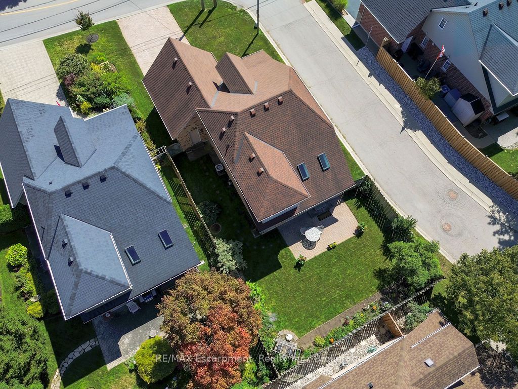 1175 Bellview Crescent